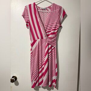 🎉4/30$🎉 Pink and White Ruched Mini Dress V-Neck Short Sleeve🤍